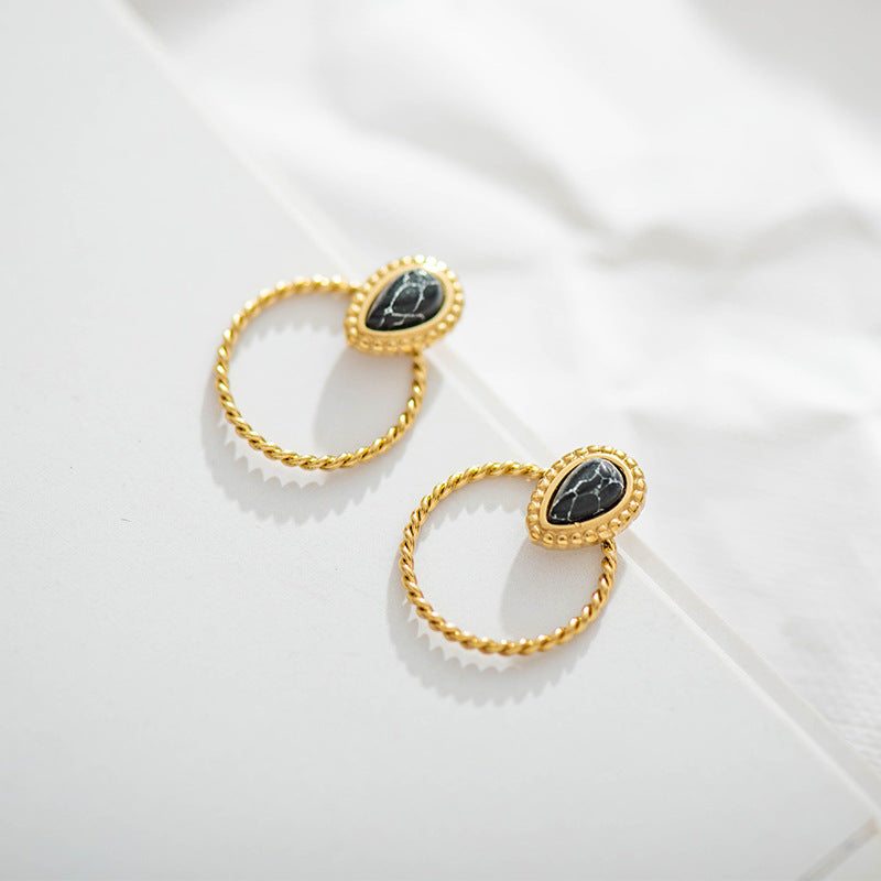 Round Earing with Black Stone