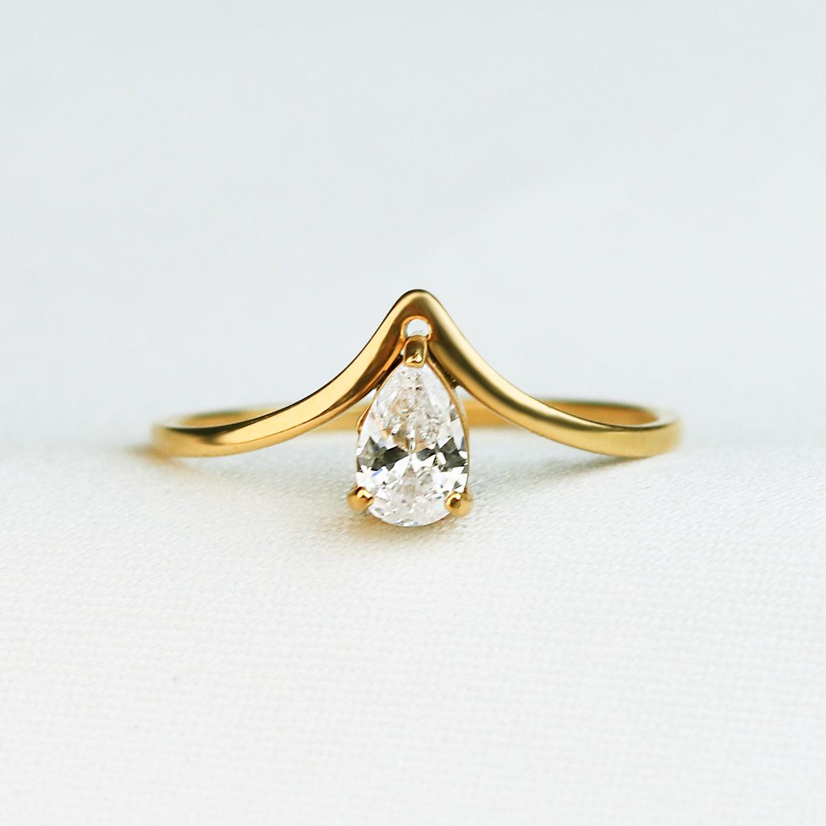 Teardrop White Diamind V Ring