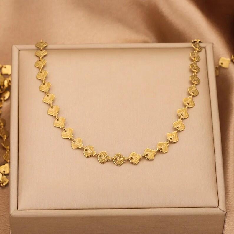 Scallope Shaped Chain