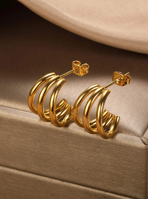 C-shaped Curved Line Hoop Stud
