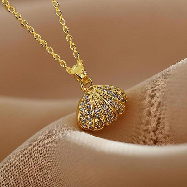 Shell With Artificial Pearl Necklace