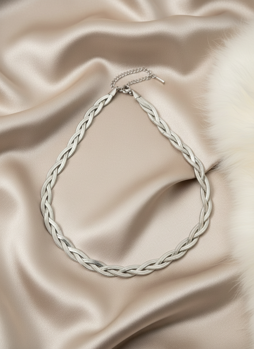 Sleek Serpent Twist Chain