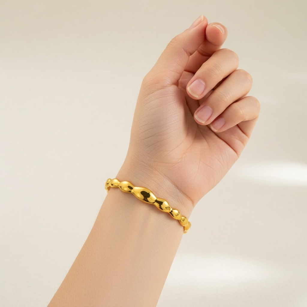 Aura Luxe Classic Bangle