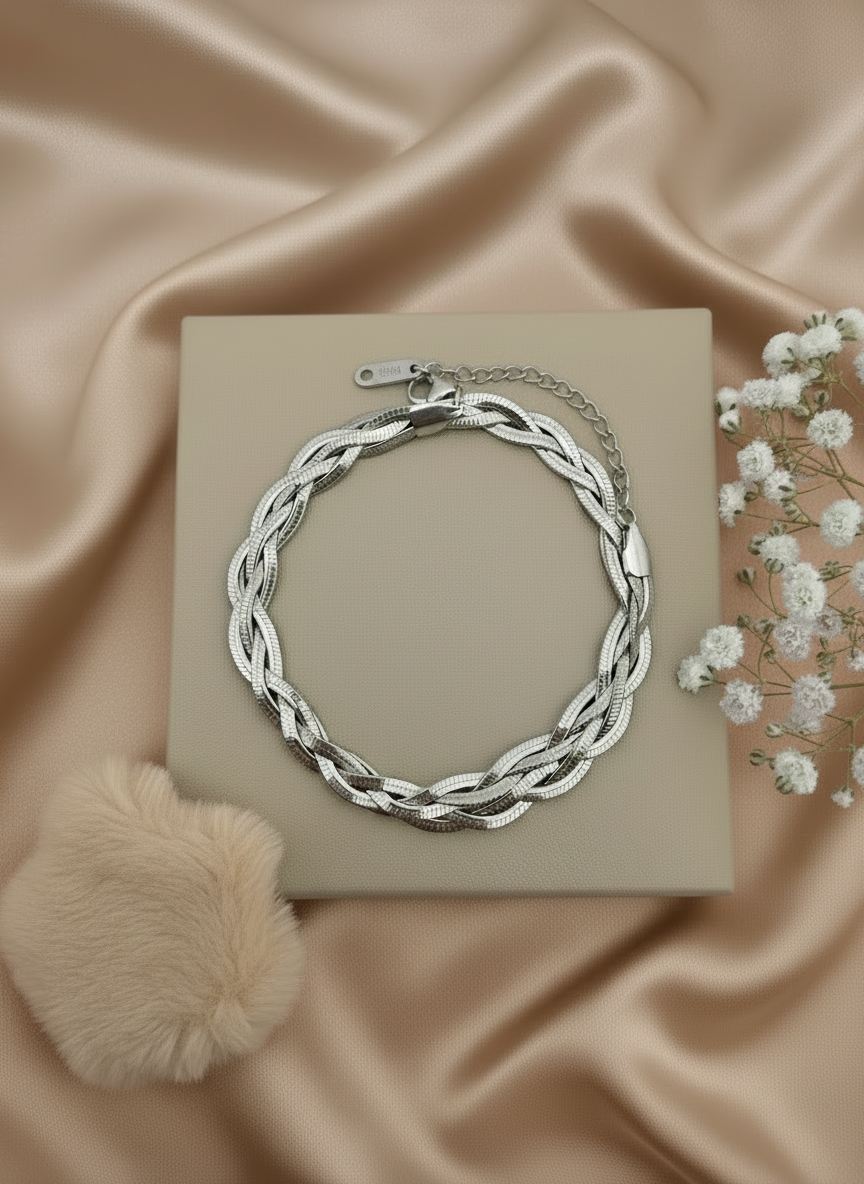 Sleek Serpent Twist Chain