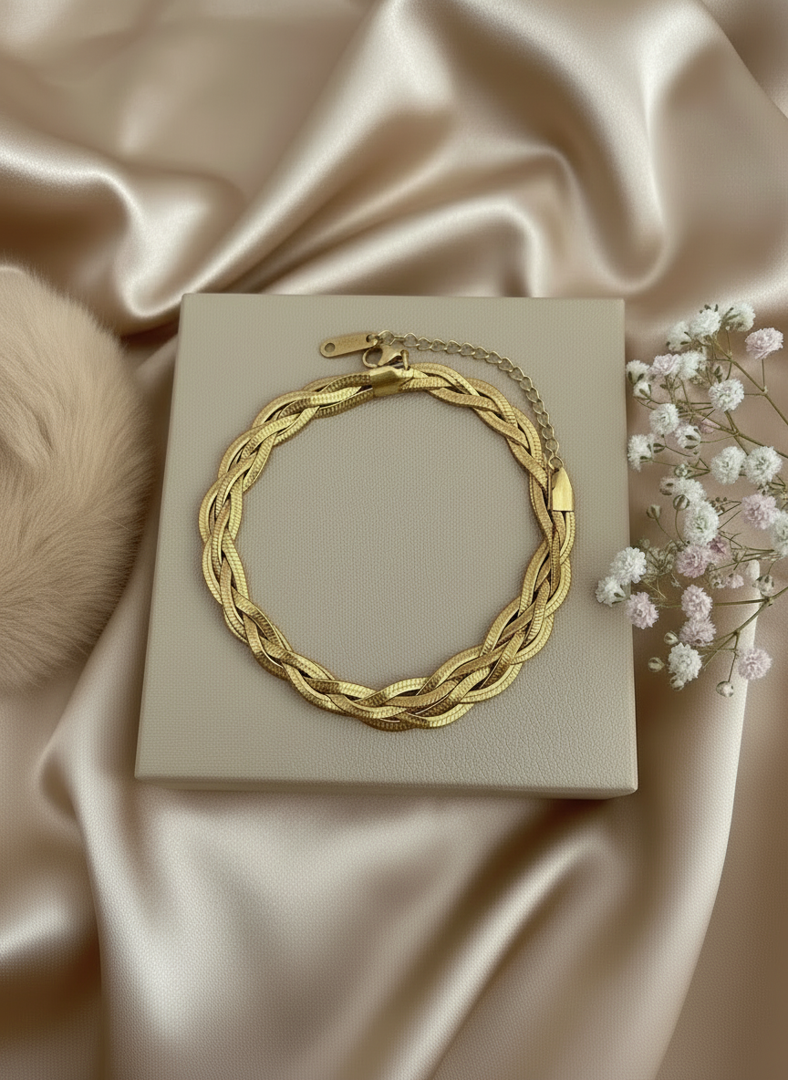 Sleek Serpent Twist Chain