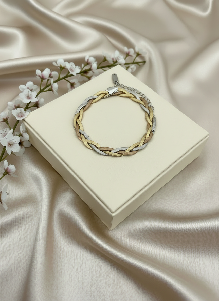 Sleek Serpent Twist Chain