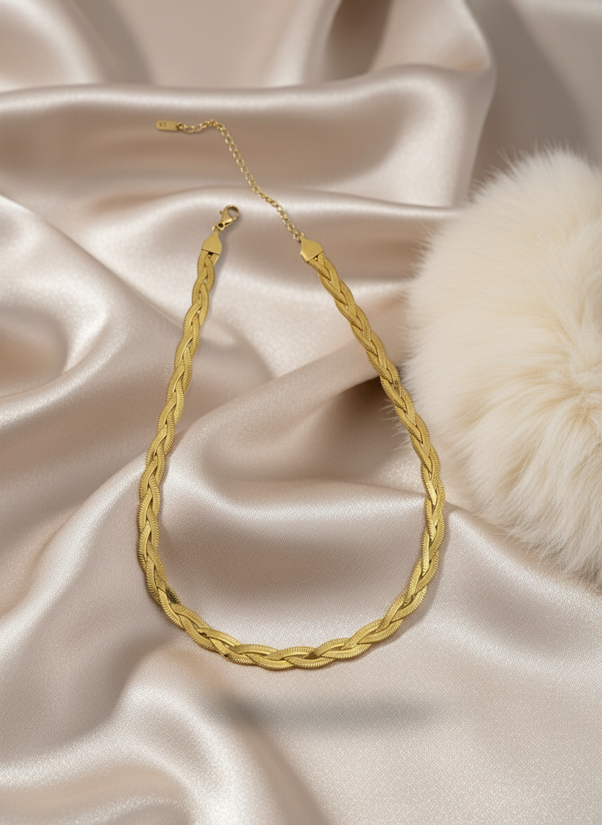 Sleek Serpent Twist Chain