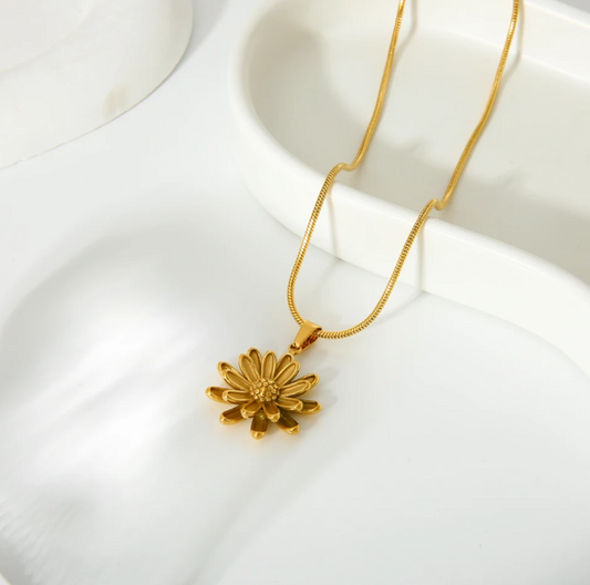 Flower Shape Pendant Necklace