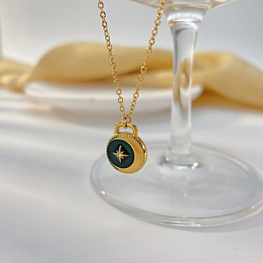 Star Round Pendant Necklace