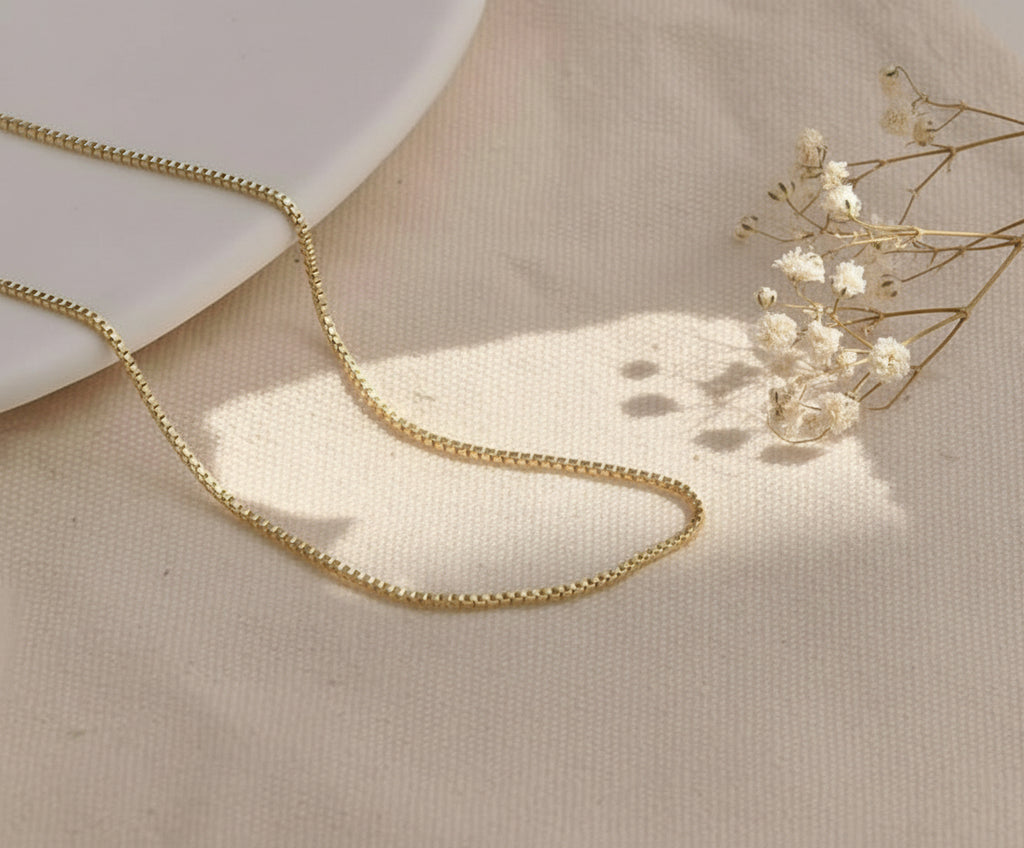 Velora Thin Glow Chain