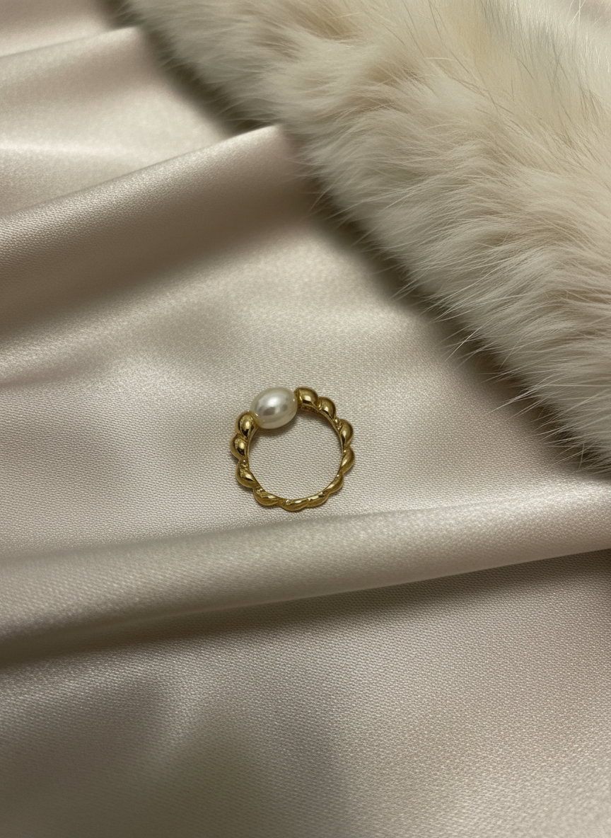 Paris Pearl Ring