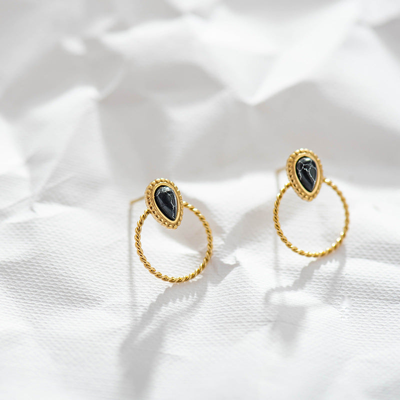 Round Earing with Black Stone