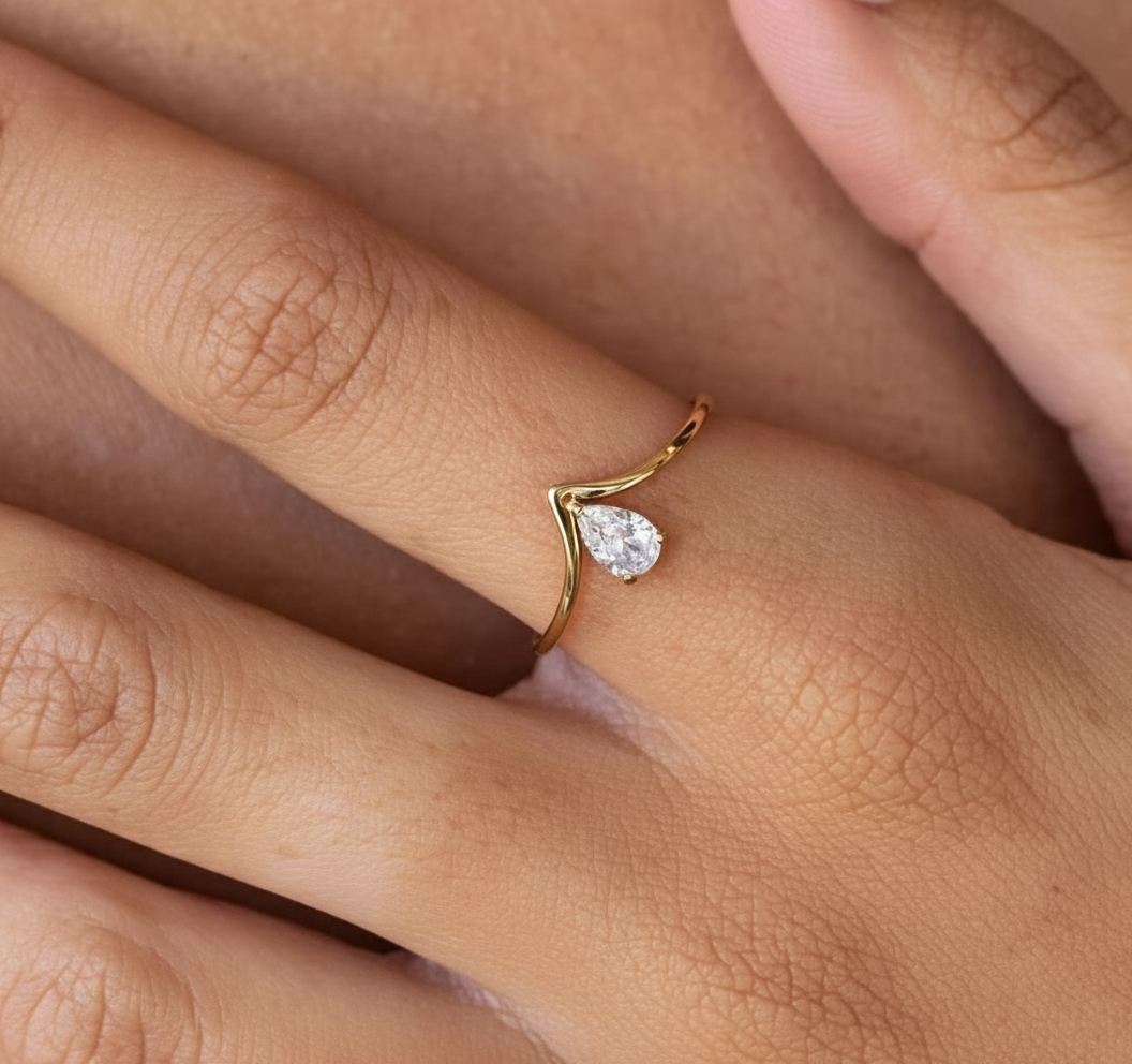 Dewdrop V Ring