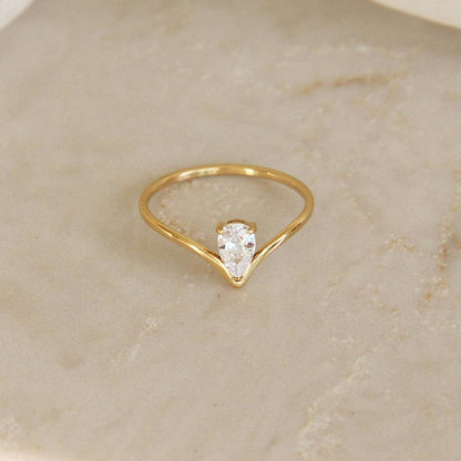 Teardrop White Diamind V Ring