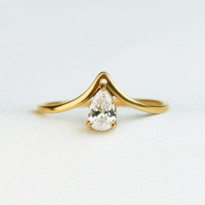 Teardrop White Diamind V Ring