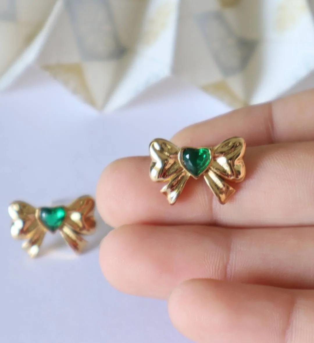 Bow With Heart Shaped Diamond