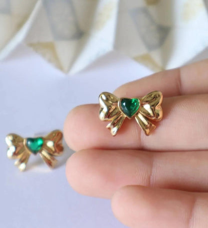 Bow With Heart Shaped Diamond