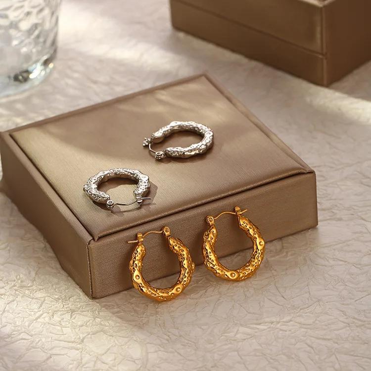 Curvy Round Hoop Earring