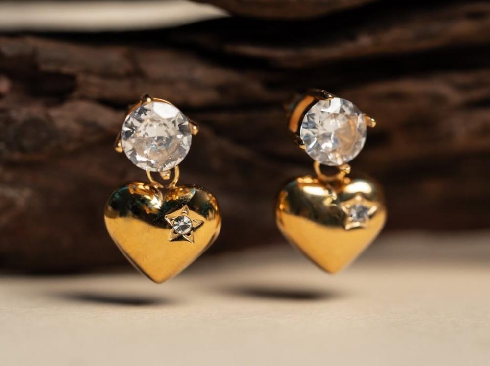 Round Diamond With Heart Earring