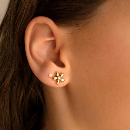 Flower with Diamond Stud Earring