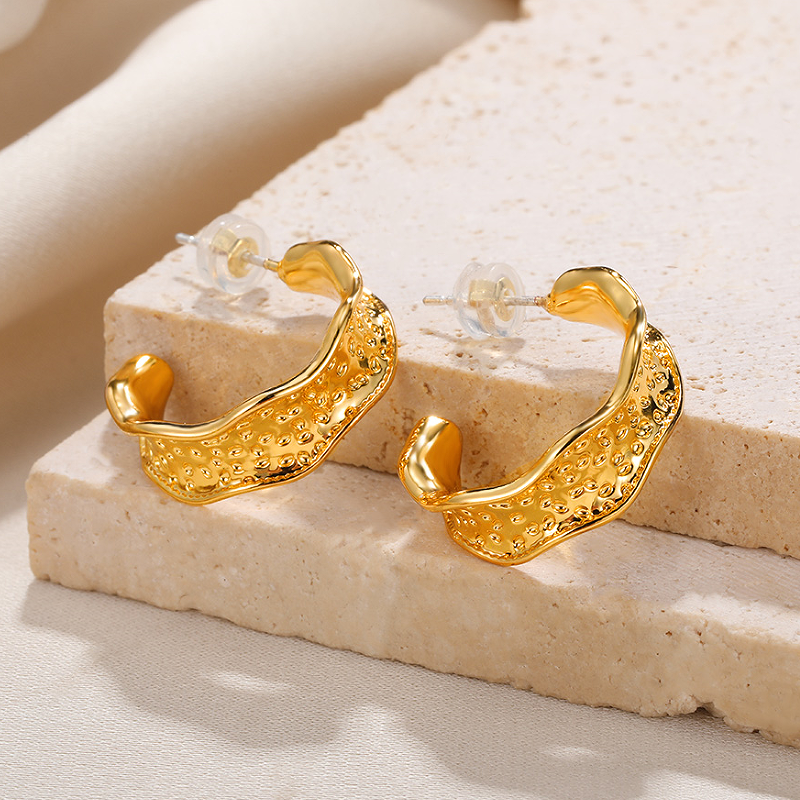 Vintage Textured Huggie Earring