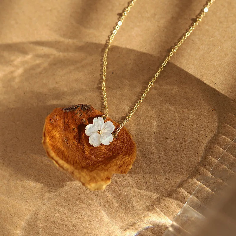 Sweet Flower Pendant Necklace