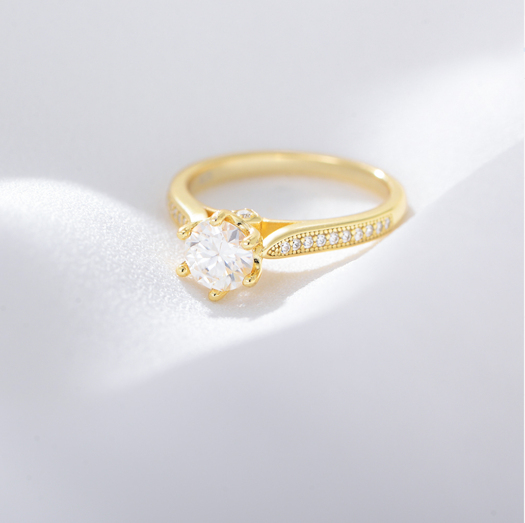 Eterna Diamond Ring