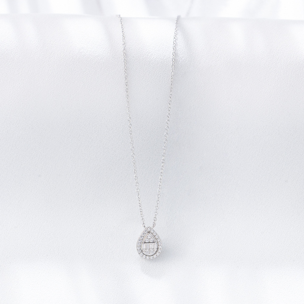 Water-drop Shaped Diamond Pendant Necklace