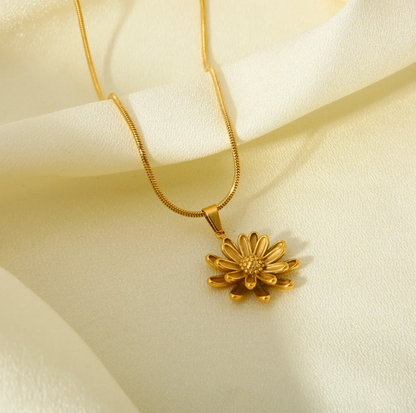 Flower Shape Pendant Necklace