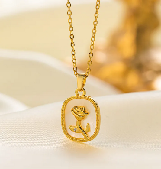 White Shell Rose Pendant Neckalce