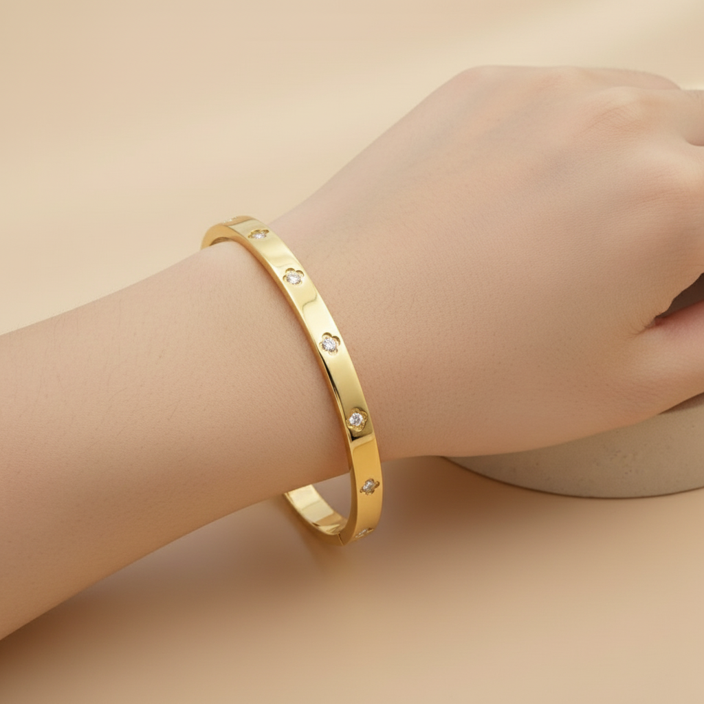 Clover Shine Bangle