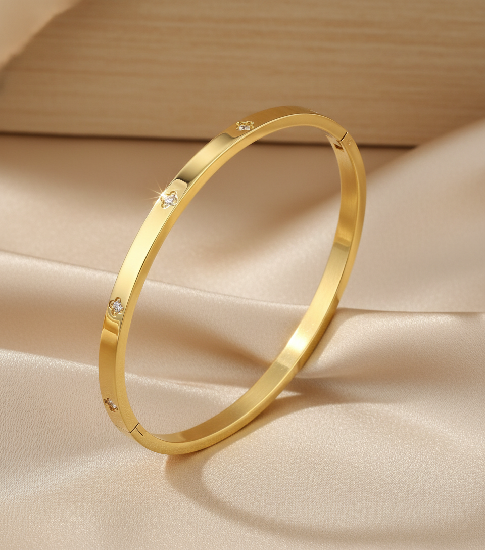 Clover Shine Bangle