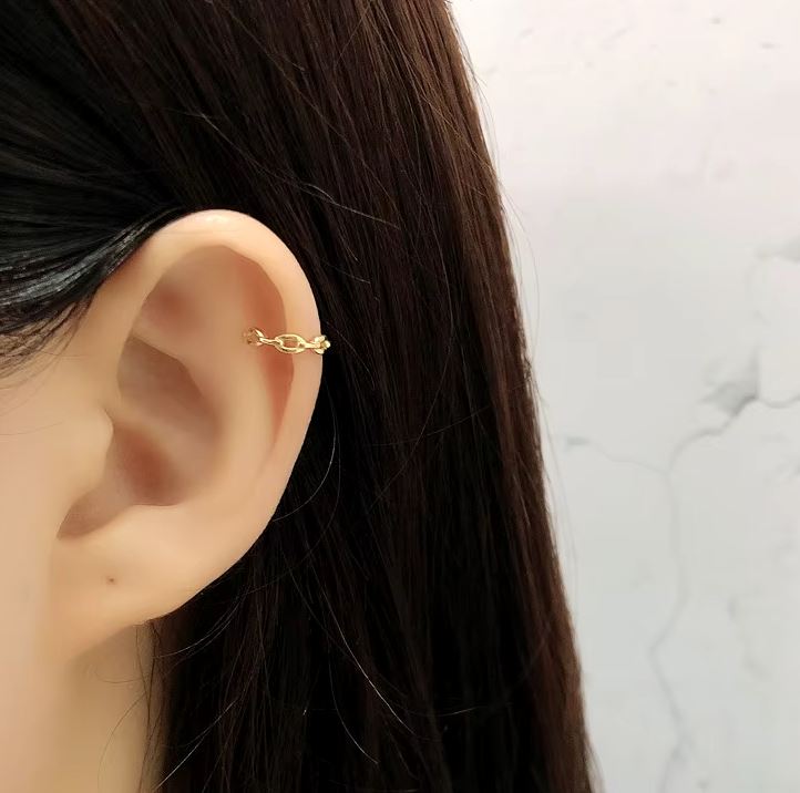 Twist Charm Ear cuff